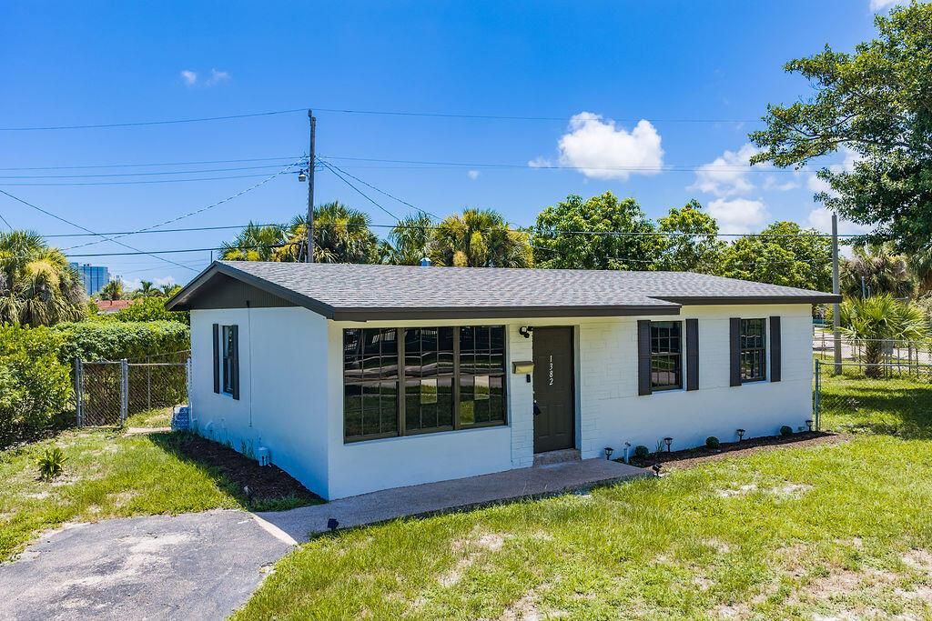 13829thStreetWestPalmBeacha-5