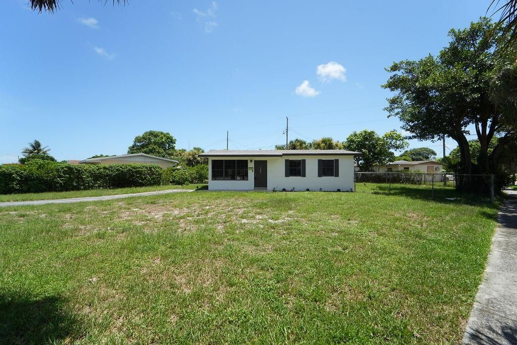 13829thStreetWestPalmBeacha-1