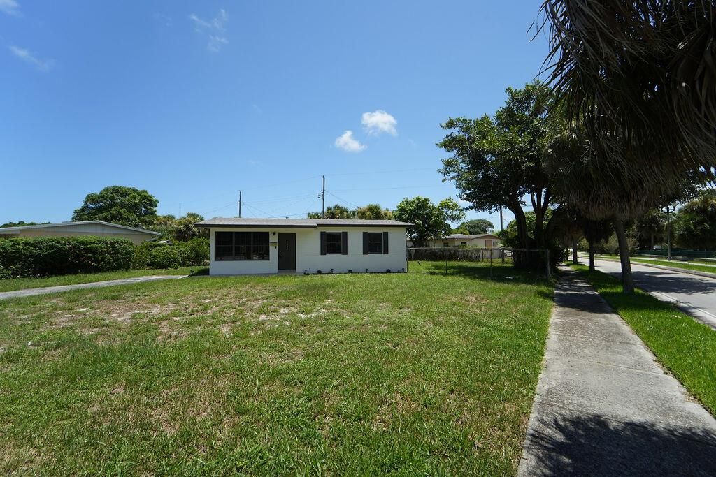 13829thStreetWestPalmBeacha-2