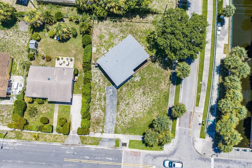 13829thStreetWestPalmBeacha-6