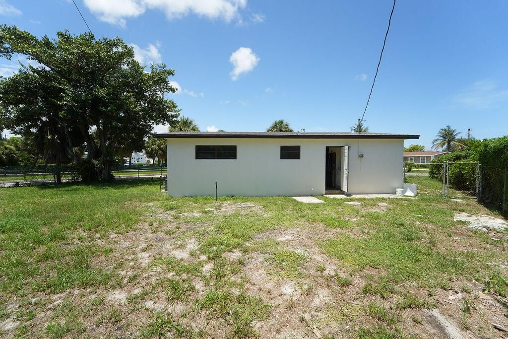 13829thStreetWestPalmBeacho-2
