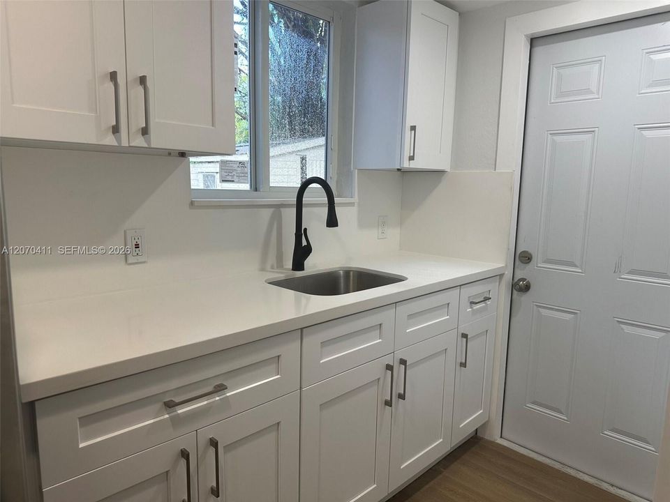 For Sale: $455,000 (3 beds, 2 baths, 1012 Square Feet)