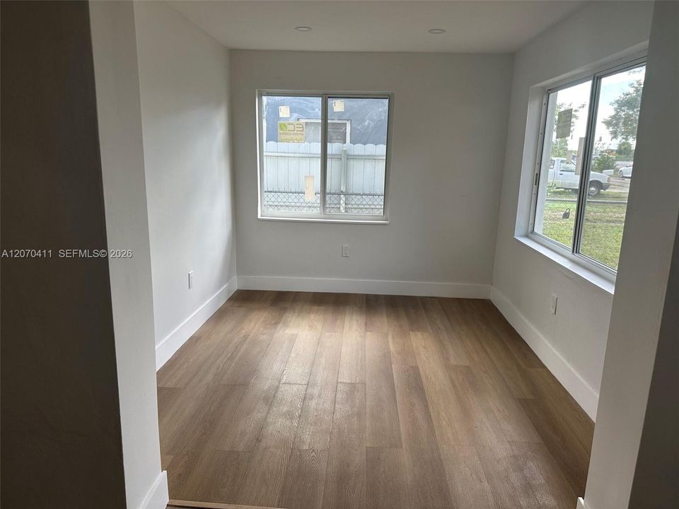 For Sale: $455,000 (3 beds, 2 baths, 1012 Square Feet)