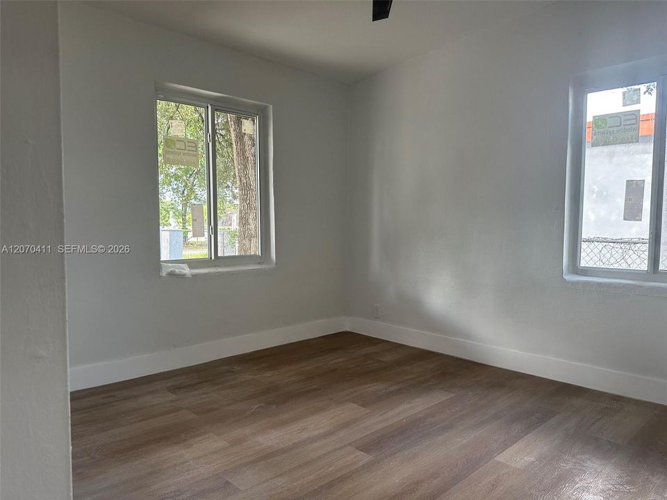 For Sale: $455,000 (3 beds, 2 baths, 1012 Square Feet)