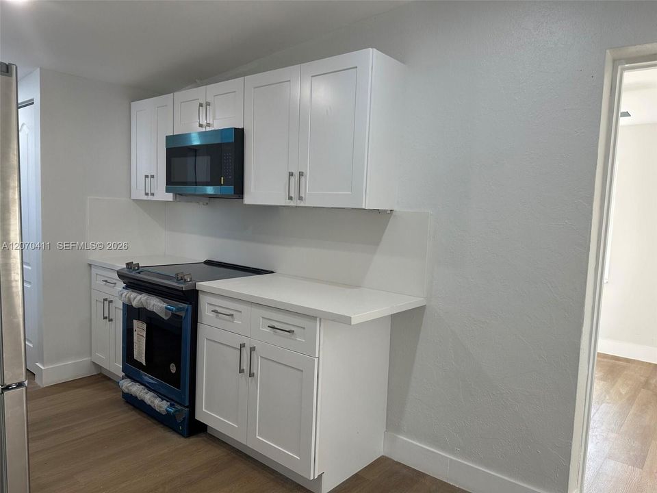 For Sale: $455,000 (3 beds, 2 baths, 1012 Square Feet)