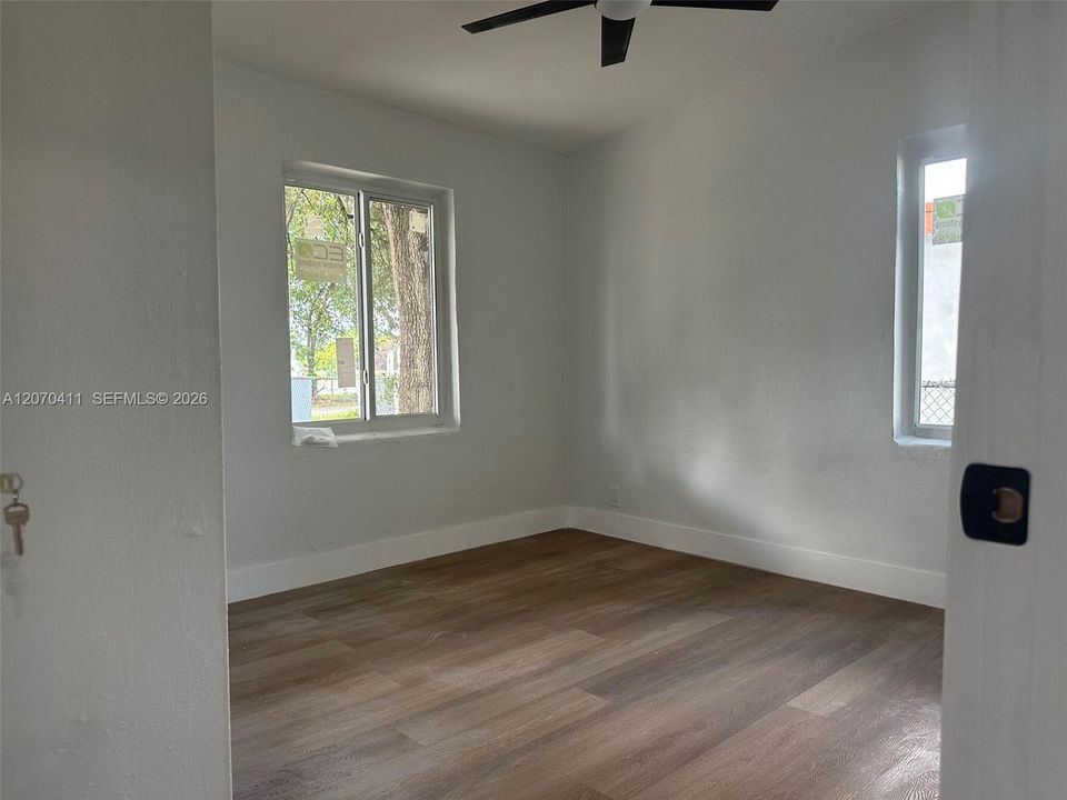 For Sale: $455,000 (3 beds, 2 baths, 1012 Square Feet)