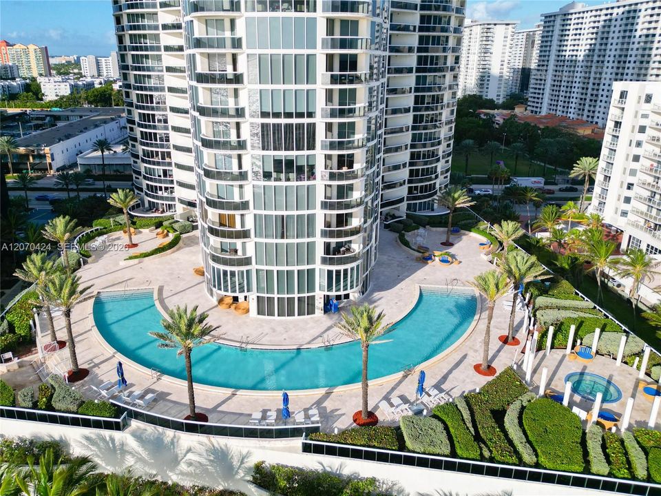 For Sale: $1,330,000 (2 beds, 2 baths, 1396 Square Feet)