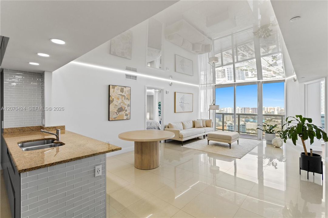 For Sale: $1,330,000 (2 beds, 2 baths, 1396 Square Feet)