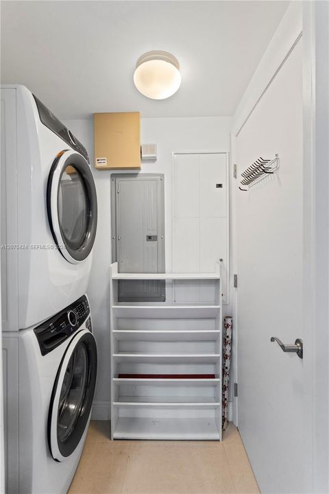 For Sale: $1,330,000 (2 beds, 2 baths, 1396 Square Feet)