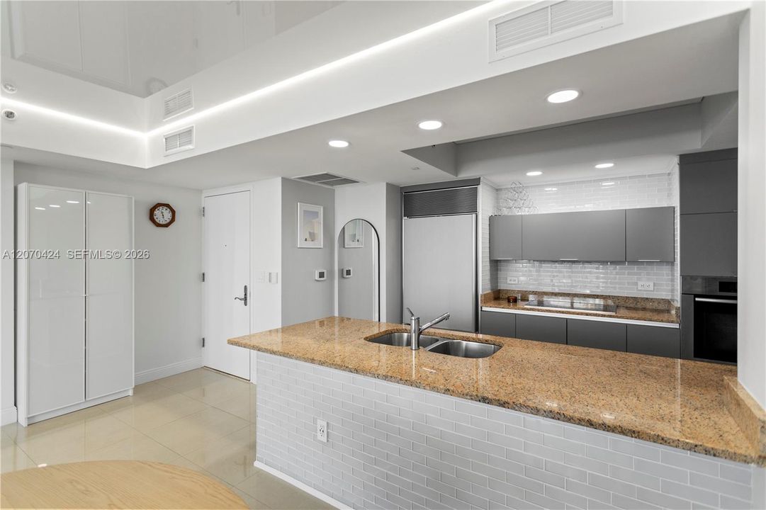 For Sale: $1,330,000 (2 beds, 2 baths, 1396 Square Feet)