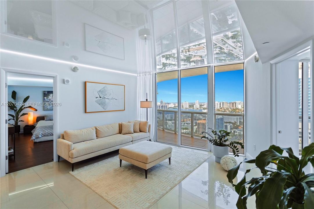 For Sale: $1,330,000 (2 beds, 2 baths, 1396 Square Feet)