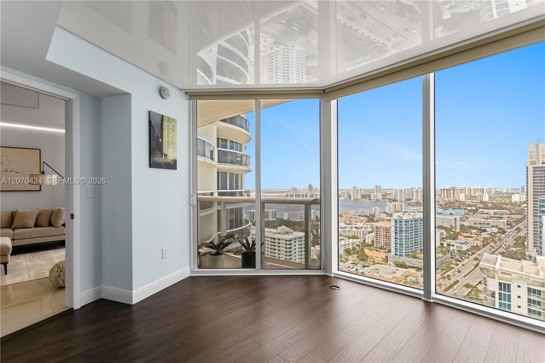 For Sale: $1,330,000 (2 beds, 2 baths, 1396 Square Feet)