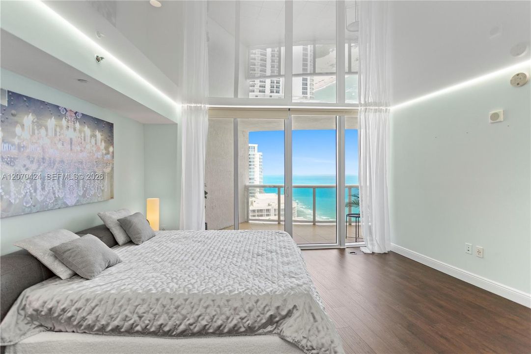 For Sale: $1,330,000 (2 beds, 2 baths, 1396 Square Feet)