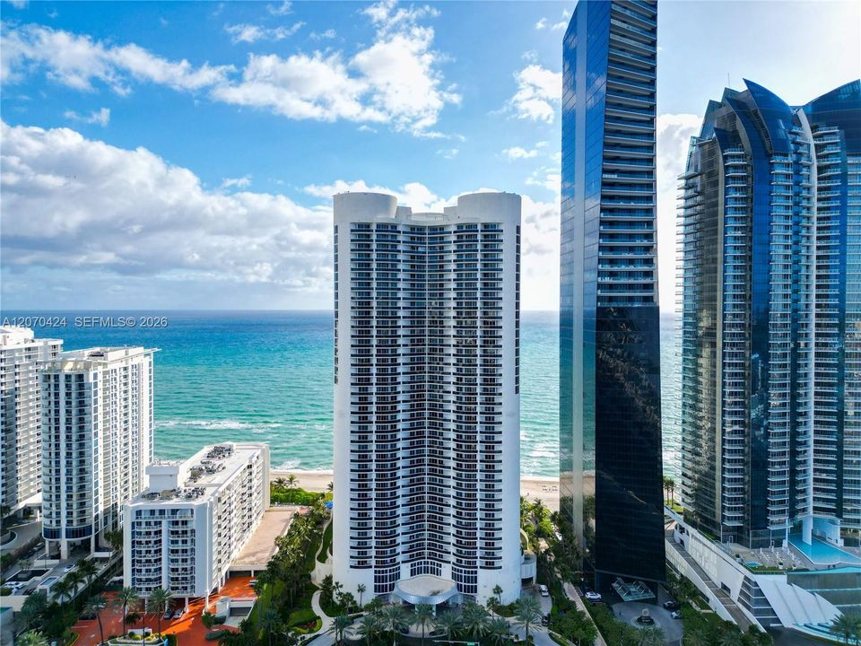 For Sale: $1,330,000 (2 beds, 2 baths, 1396 Square Feet)