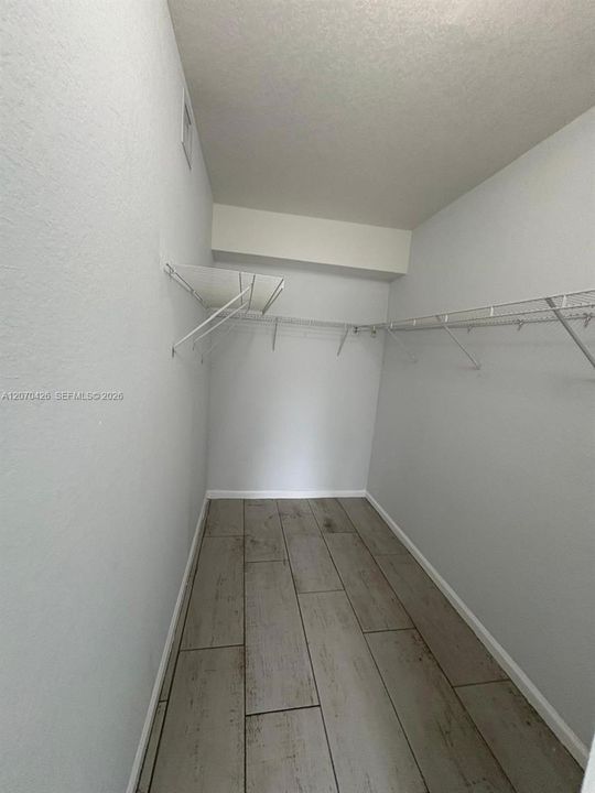 For Rent: $1,900 (2 beds, 2 baths, 895 Square Feet)