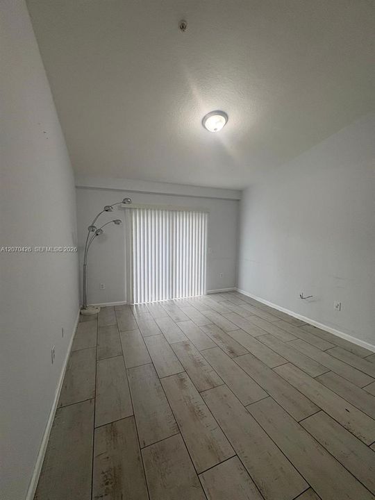 For Rent: $1,900 (2 beds, 2 baths, 895 Square Feet)