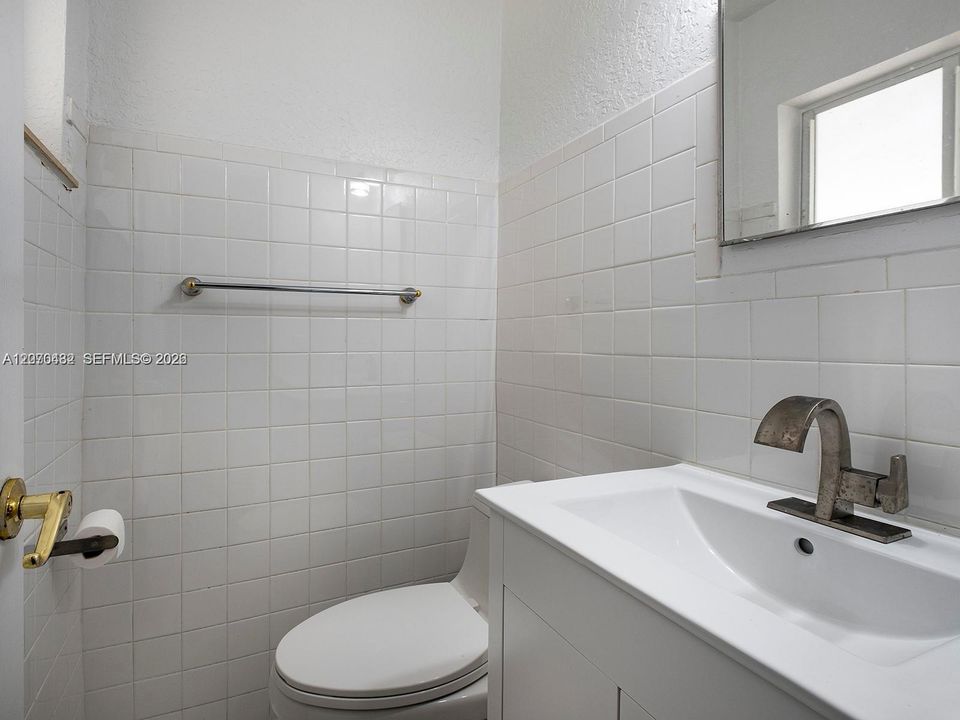 For Rent: $3,950 (3 beds, 1 baths, 1224 Square Feet)
