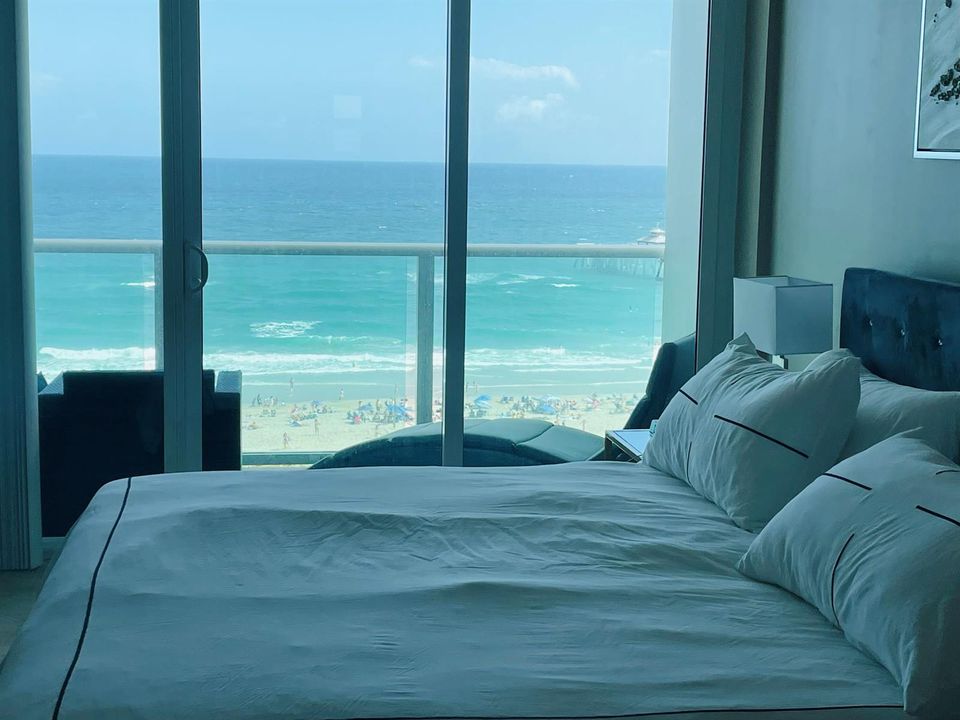 Tiara East 1118 master with a view