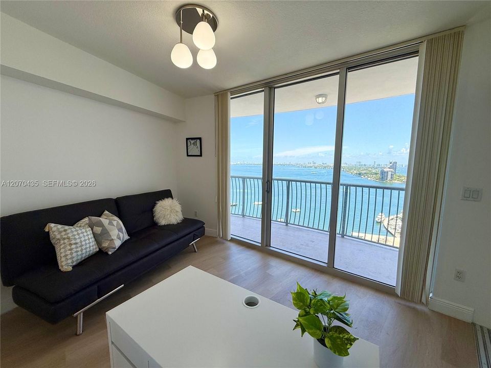 En Venta: $585,000 (2 camas, 2 baños, 1048 Pies cuadrados)