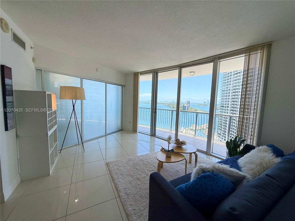 En Venta: $585,000 (2 camas, 2 baños, 1048 Pies cuadrados)