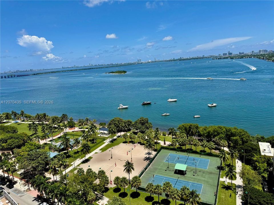 En Venta: $585,000 (2 camas, 2 baños, 1048 Pies cuadrados)
