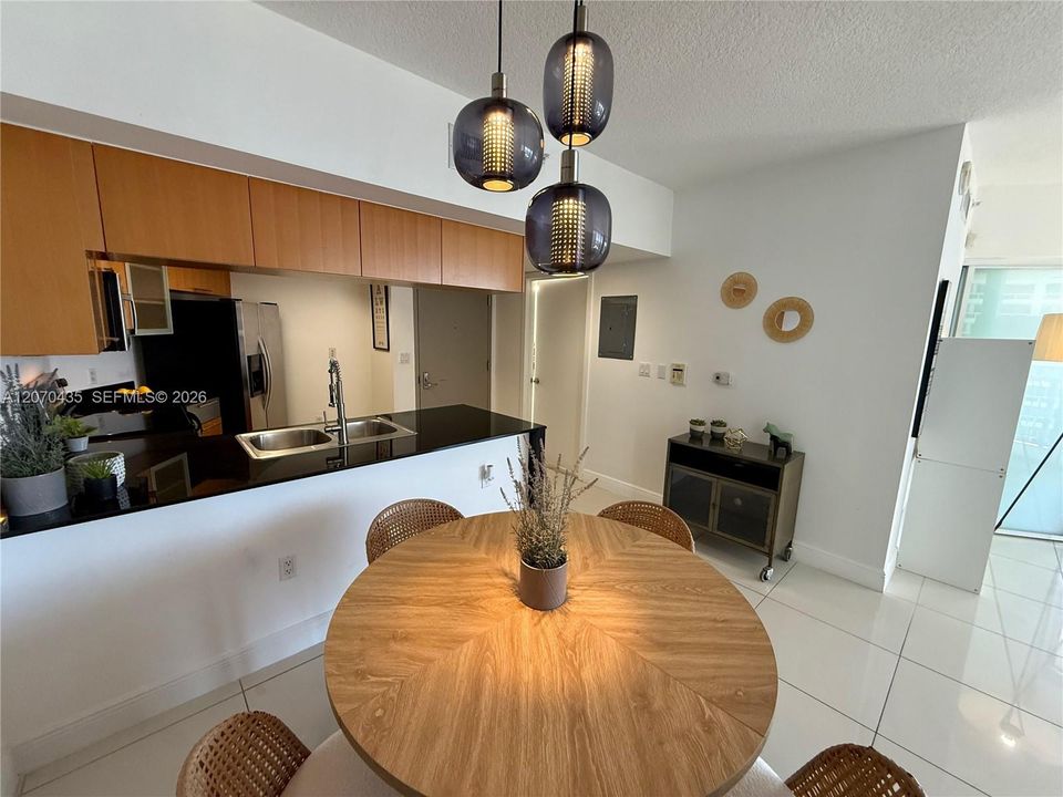 En Venta: $585,000 (2 camas, 2 baños, 1048 Pies cuadrados)