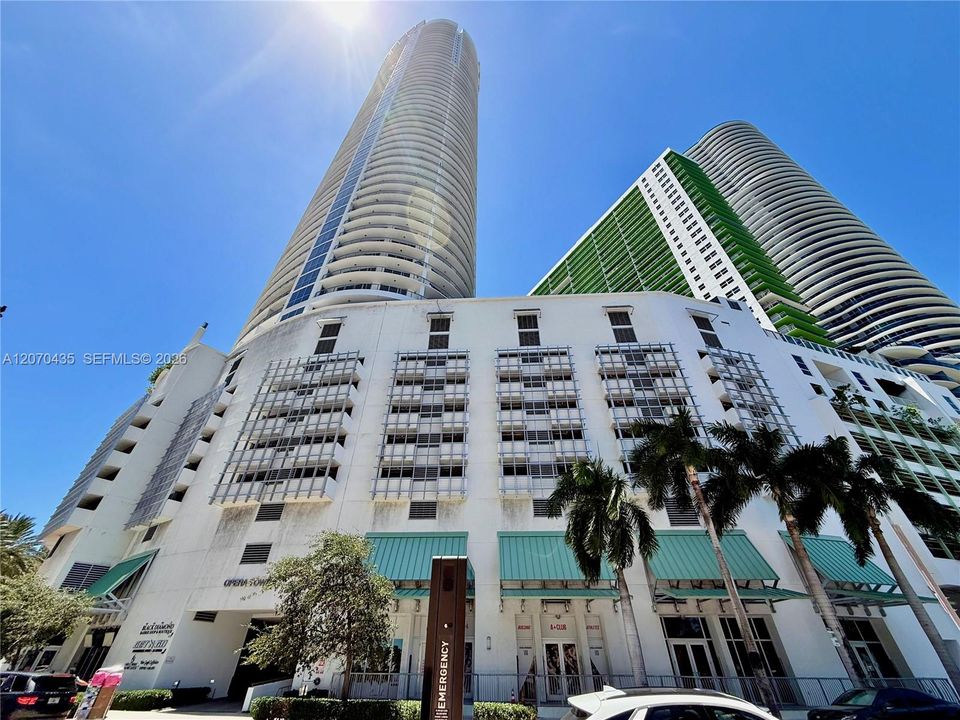 En Venta: $585,000 (2 camas, 2 baños, 1048 Pies cuadrados)