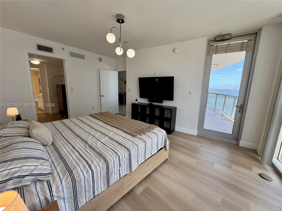 En Venta: $585,000 (2 camas, 2 baños, 1048 Pies cuadrados)