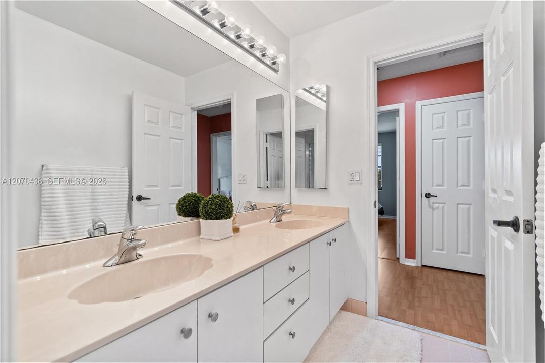 For Sale: $1,280,000 (4 beds, 3 baths, 3012 Square Feet)