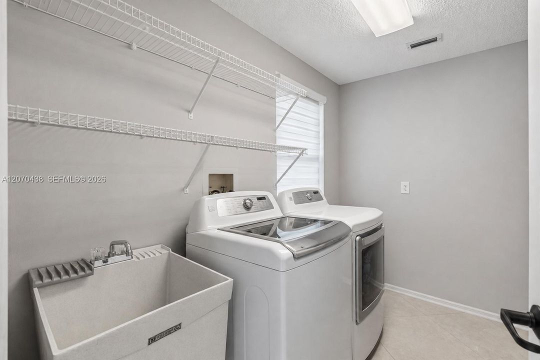 For Sale: $1,280,000 (4 beds, 3 baths, 3012 Square Feet)