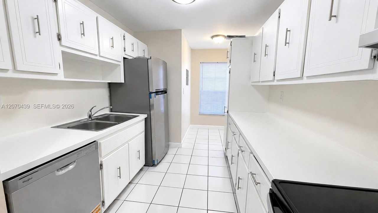 For Sale: $235,000 (2 beds, 2 baths, 1095 Square Feet)