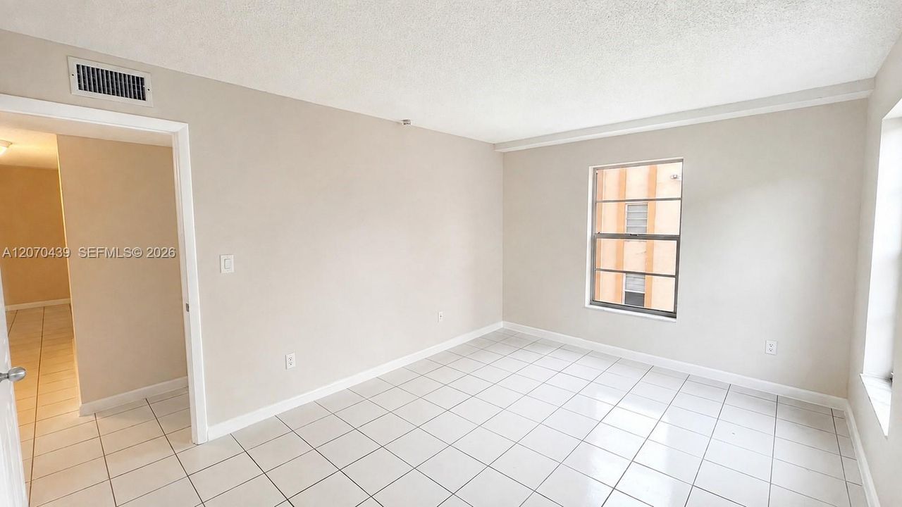 For Sale: $235,000 (2 beds, 2 baths, 1095 Square Feet)
