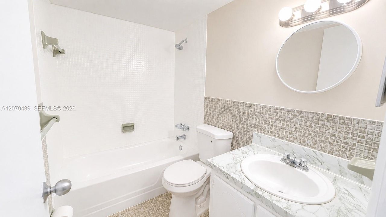For Sale: $235,000 (2 beds, 2 baths, 1095 Square Feet)