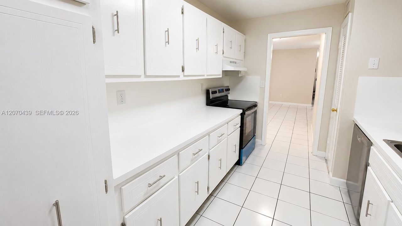 For Sale: $235,000 (2 beds, 2 baths, 1095 Square Feet)