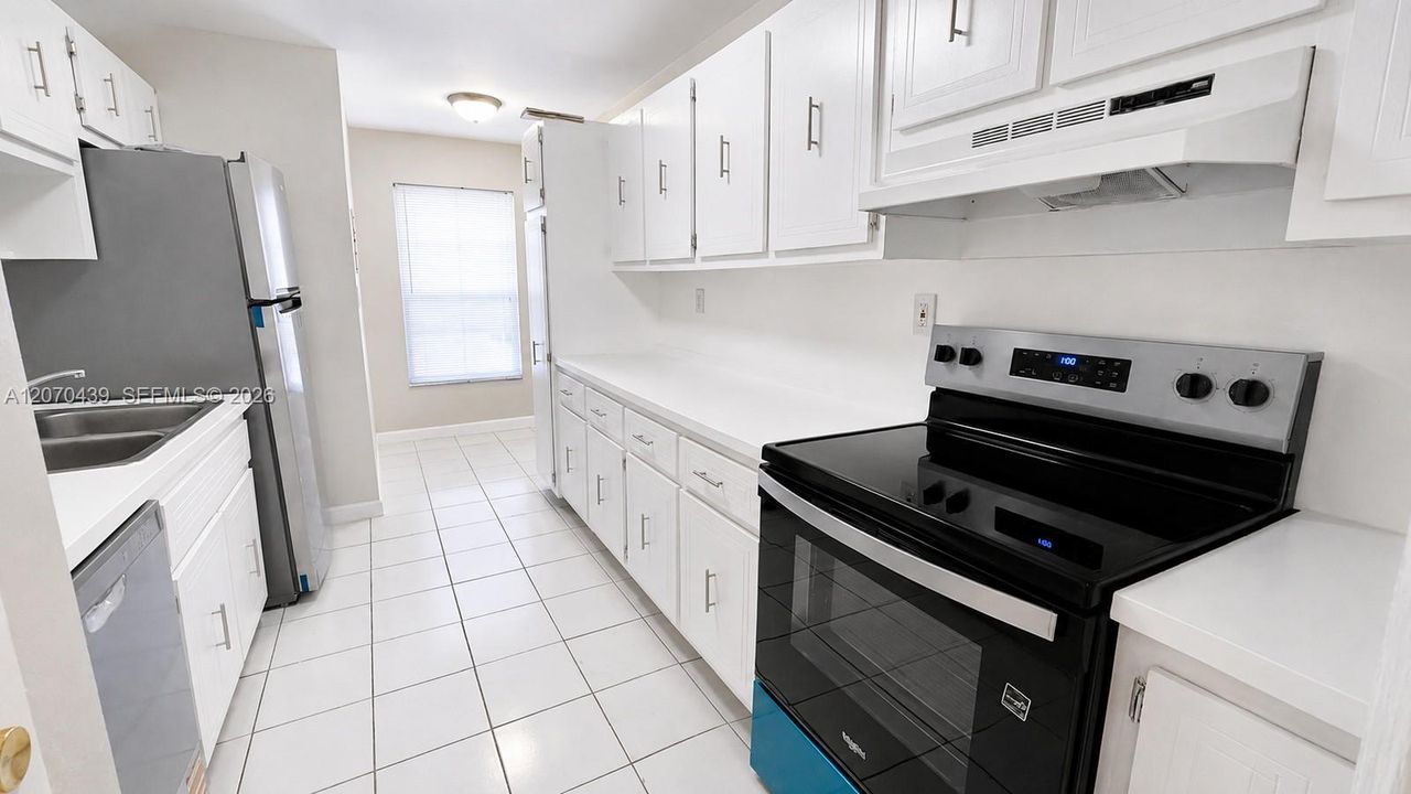 For Sale: $235,000 (2 beds, 2 baths, 1095 Square Feet)