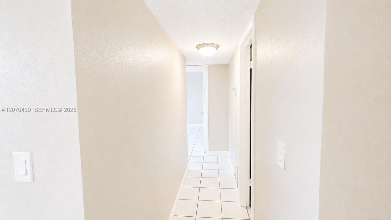 For Sale: $235,000 (2 beds, 2 baths, 1095 Square Feet)