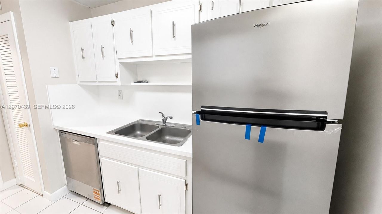 For Sale: $235,000 (2 beds, 2 baths, 1095 Square Feet)