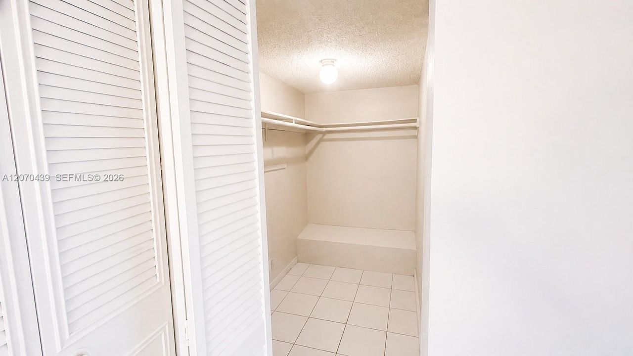 For Sale: $235,000 (2 beds, 2 baths, 1095 Square Feet)