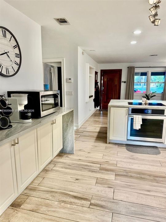 For Rent: $4,500 (3 beds, 2 baths, 1728 Square Feet)