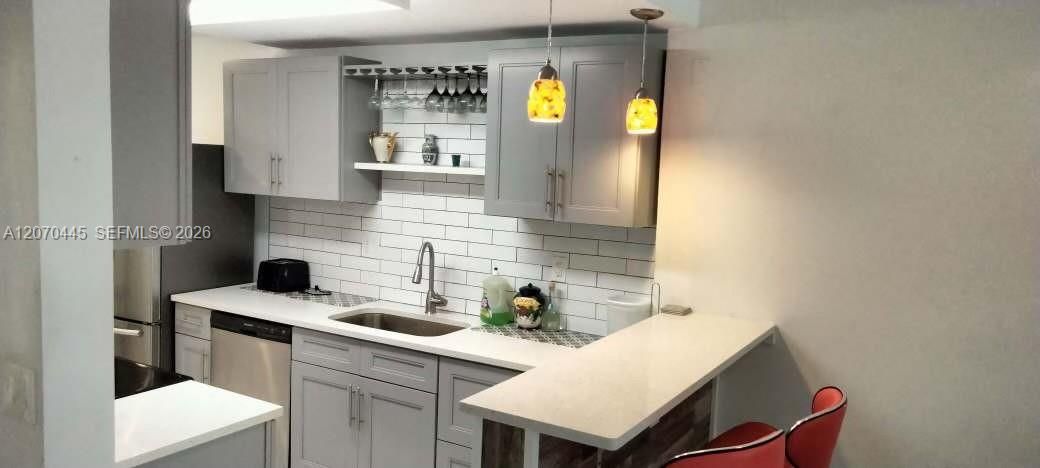 На продажу: $129,999 (2 спален, 2 ванн, 960 Квадратных фут)