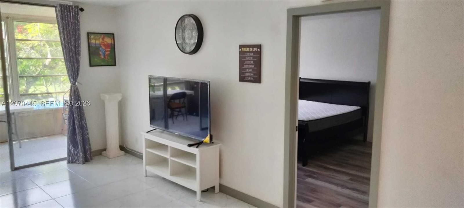 На продажу: $129,999 (2 спален, 2 ванн, 960 Квадратных фут)