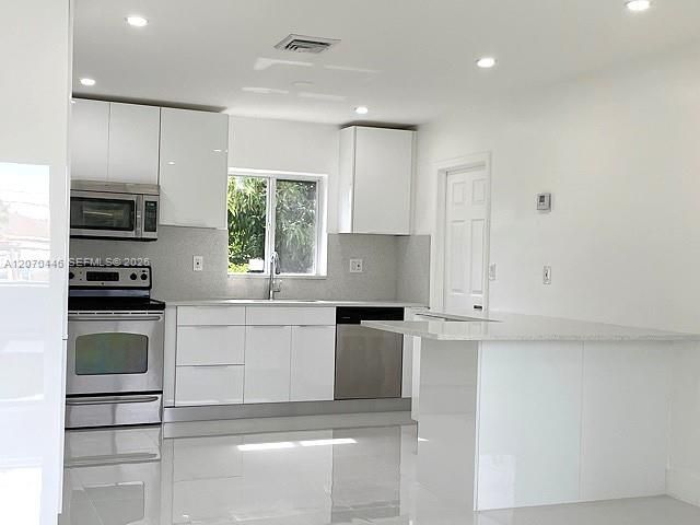 For Rent: $4,000 (4 beds, 2 baths, 1518 Square Feet)