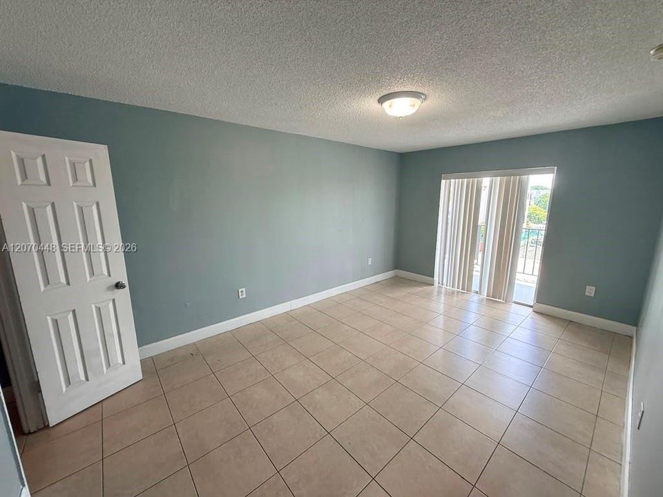 For Rent: $2,100 (2 beds, 2 baths, 996 Square Feet)