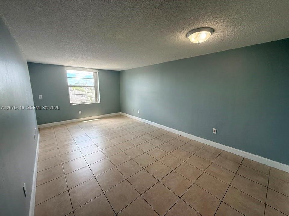 For Rent: $2,100 (2 beds, 2 baths, 996 Square Feet)