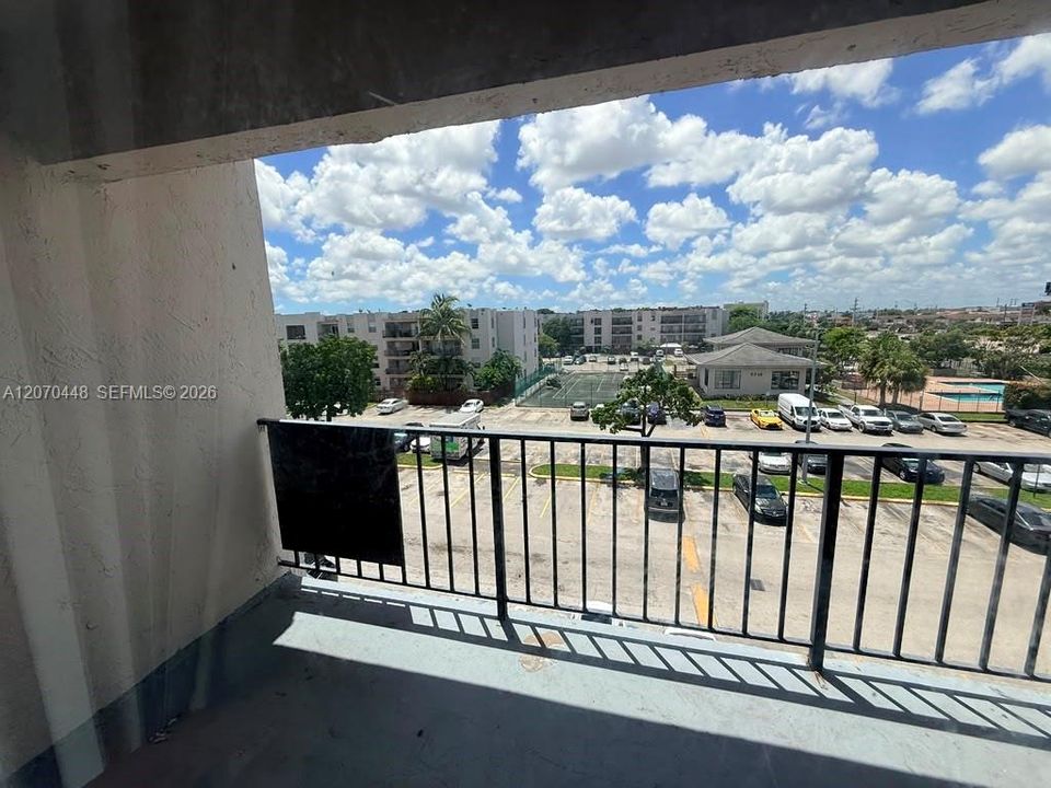 For Rent: $2,100 (2 beds, 2 baths, 996 Square Feet)