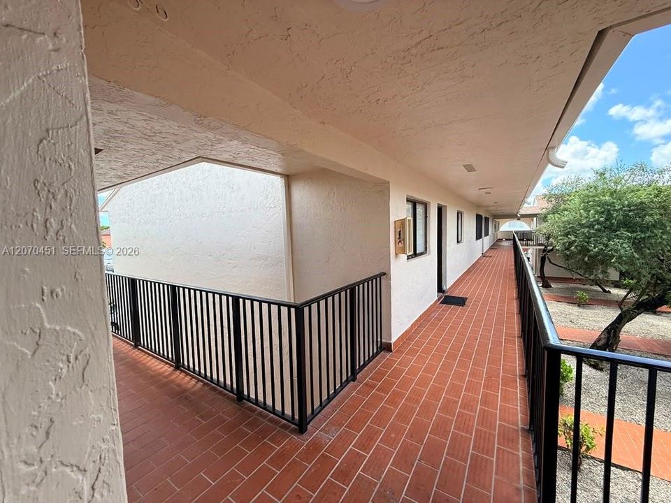 For Rent: $2,100 (2 beds, 1 baths, 778 Square Feet)