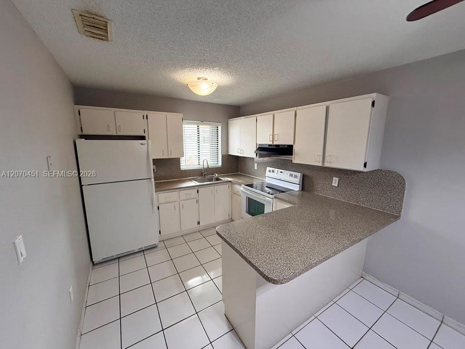 For Rent: $2,100 (2 beds, 1 baths, 778 Square Feet)