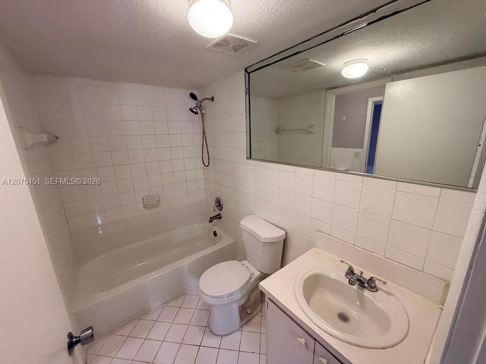 For Rent: $2,100 (2 beds, 1 baths, 778 Square Feet)