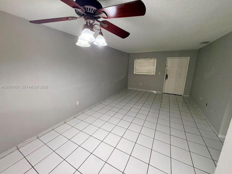 For Rent: $2,100 (2 beds, 1 baths, 778 Square Feet)