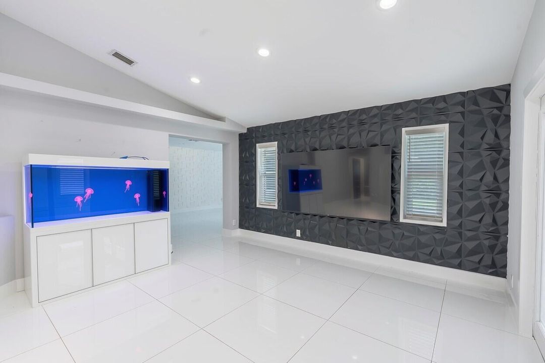 Fishtankroom